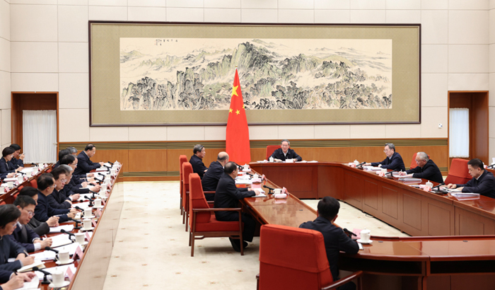李强主持召开国务院第十次全体会议 讨论政府工作报告稿和“十五五”规划纲要草案稿